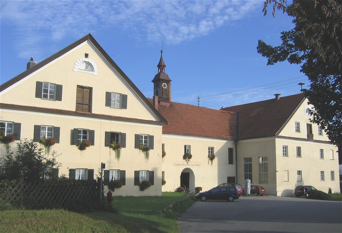 Neues Schloss in Valley (Schloss Bräu, Graf-Arco-Straße 19)